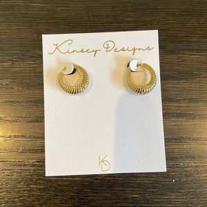 beautiful gold earrings!